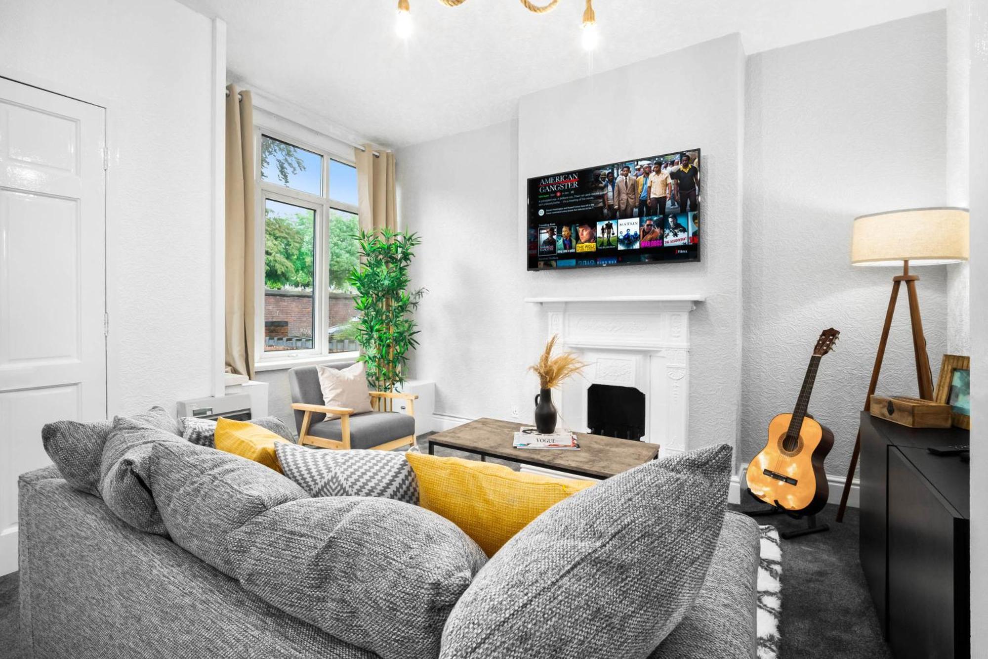 Stylish 3 Bedroom House - 6 Guests - Garden - Parking - Netflix - Wifi - 17M برمنغهام المظهر الخارجي الصورة